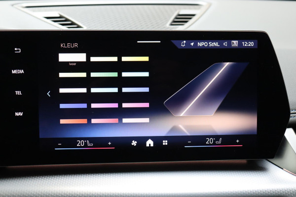 BMW X1 xDrive25e Executive M Sport Pakket Automaat / Widescreen Display / Shadow Line / Achteruitrijcamera / Extra Getint Glas / 19 Inch / Climate Control / Apple CarPlay /  Adaptief M Onderstel / Parkeerhulpsysteem / DAB / Stoelverwarming