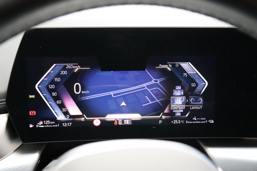 BMW X1 xDrive25e Executive M Sport Pakket Automaat / Widescreen Display / Shadow Line / Achteruitrijcamera / Extra Getint Glas / 19 Inch / Climate Control / Apple CarPlay /  Adaptief M Onderstel / Parkeerhulpsysteem / DAB / Stoelverwarming