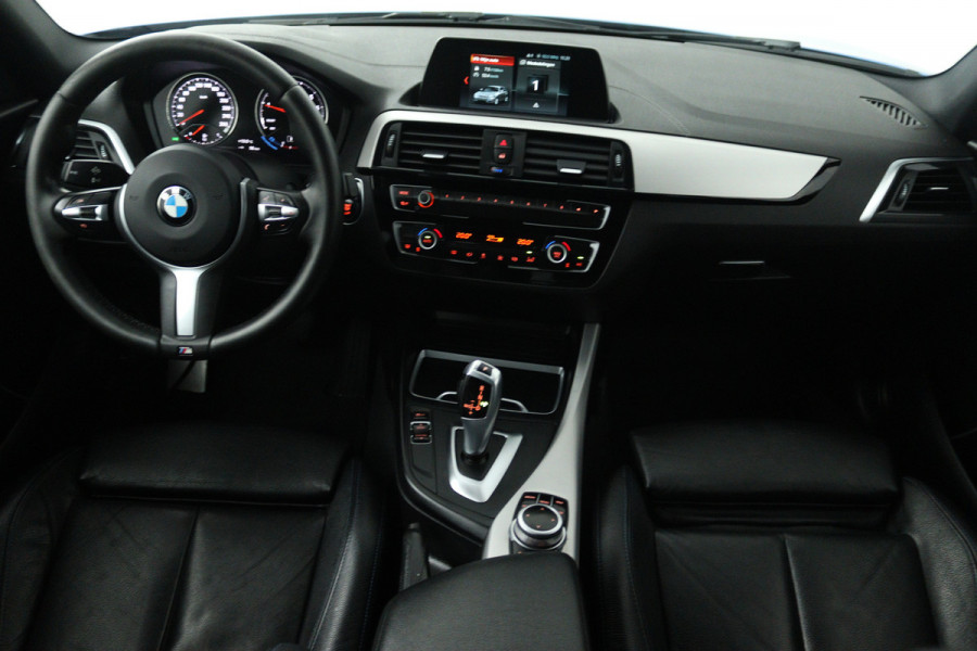 BMW 1-serie 118i Edition M Sport Shadow Executive (TREKHAAK, CRUISE CONTROL, NAVIGATIE, DEALER ONDERHOUDEN)
