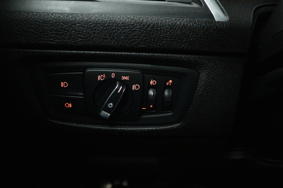 BMW 1-serie 118i Edition M Sport Shadow Executive (TREKHAAK, CRUISE CONTROL, NAVIGATIE, DEALER ONDERHOUDEN)