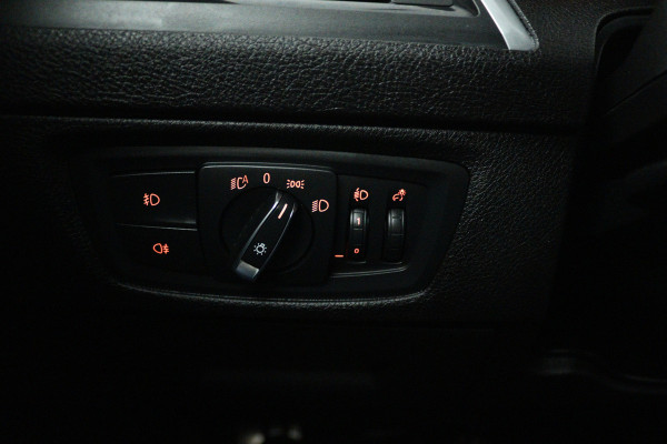BMW 1-serie 118i Edition M Sport Shadow Executive (TREKHAAK, CRUISE CONTROL, NAVIGATIE, DEALER ONDERHOUDEN)