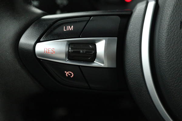 BMW 1-serie 118i Edition M Sport Shadow Executive (TREKHAAK, CRUISE CONTROL, NAVIGATIE, DEALER ONDERHOUDEN)