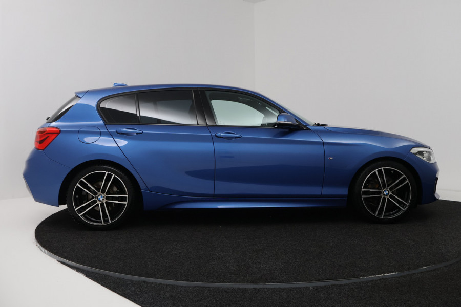 BMW 1-serie 118i Edition M Sport Shadow Executive (TREKHAAK, CRUISE CONTROL, NAVIGATIE, DEALER ONDERHOUDEN)