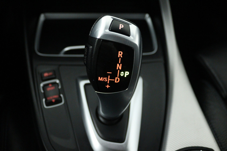BMW 1-serie 118i Edition M Sport Shadow Executive (TREKHAAK, CRUISE CONTROL, NAVIGATIE, DEALER ONDERHOUDEN)