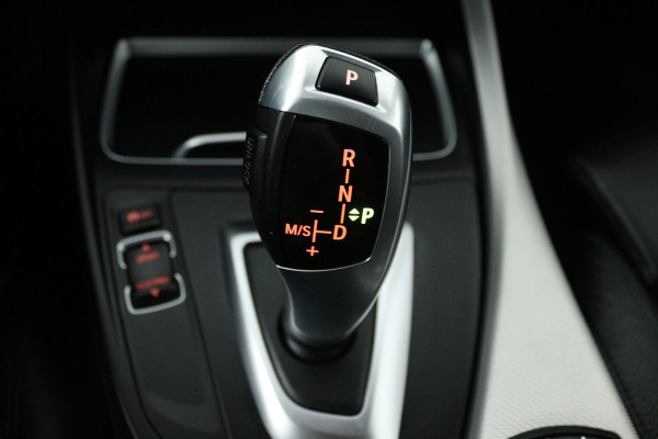 BMW 1-serie 118i Edition M Sport Shadow Executive (TREKHAAK, CRUISE CONTROL, NAVIGATIE, DEALER ONDERHOUDEN)