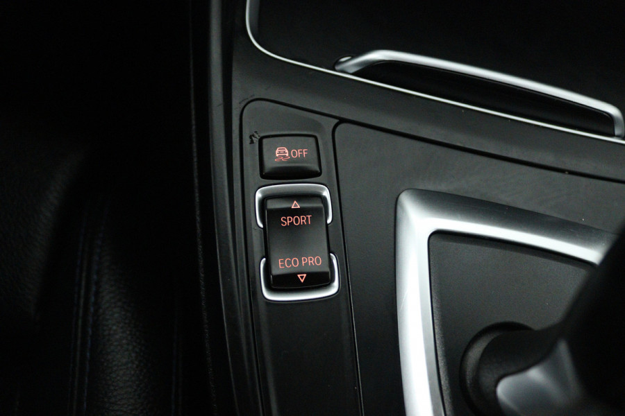BMW 1-serie 118i Edition M Sport Shadow Executive (TREKHAAK, CRUISE CONTROL, NAVIGATIE, DEALER ONDERHOUDEN)