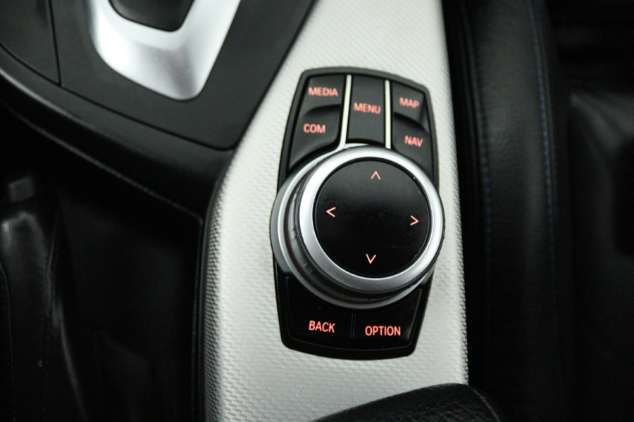BMW 1-serie 118i Edition M Sport Shadow Executive (TREKHAAK, CRUISE CONTROL, NAVIGATIE, DEALER ONDERHOUDEN)