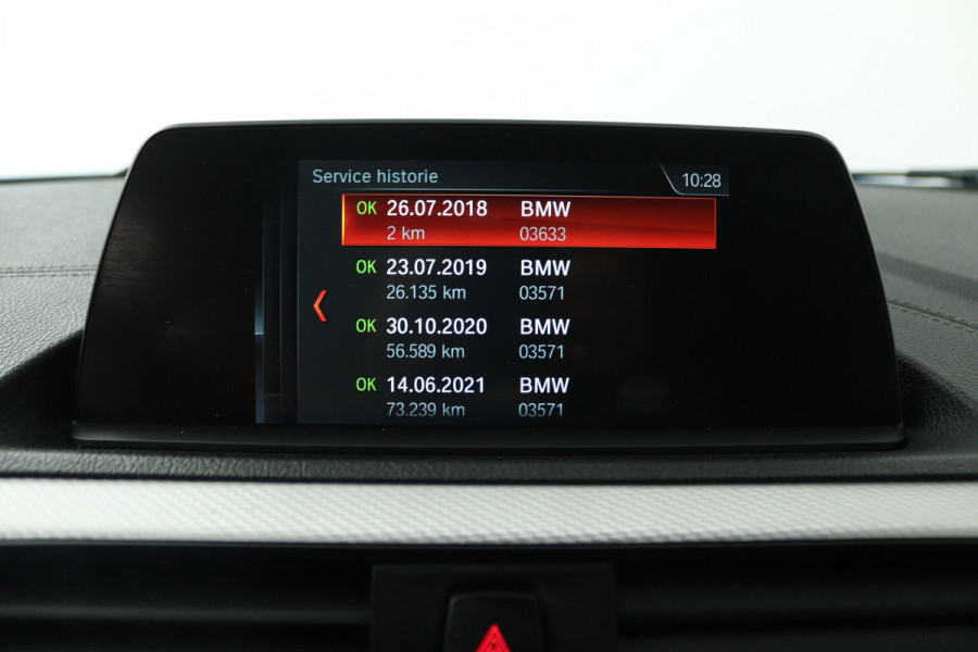 BMW 1-serie 118i Edition M Sport Shadow Executive (TREKHAAK, CRUISE CONTROL, NAVIGATIE, DEALER ONDERHOUDEN)