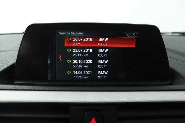 BMW 1-serie 118i Edition M Sport Shadow Executive (TREKHAAK, CRUISE CONTROL, NAVIGATIE, DEALER ONDERHOUDEN)