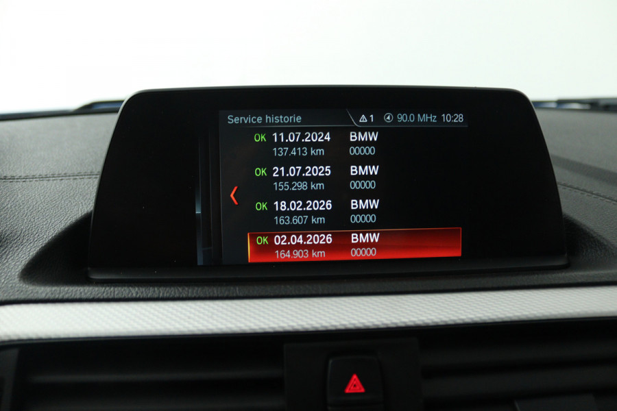 BMW 1-serie 118i Edition M Sport Shadow Executive (TREKHAAK, CRUISE CONTROL, NAVIGATIE, DEALER ONDERHOUDEN)