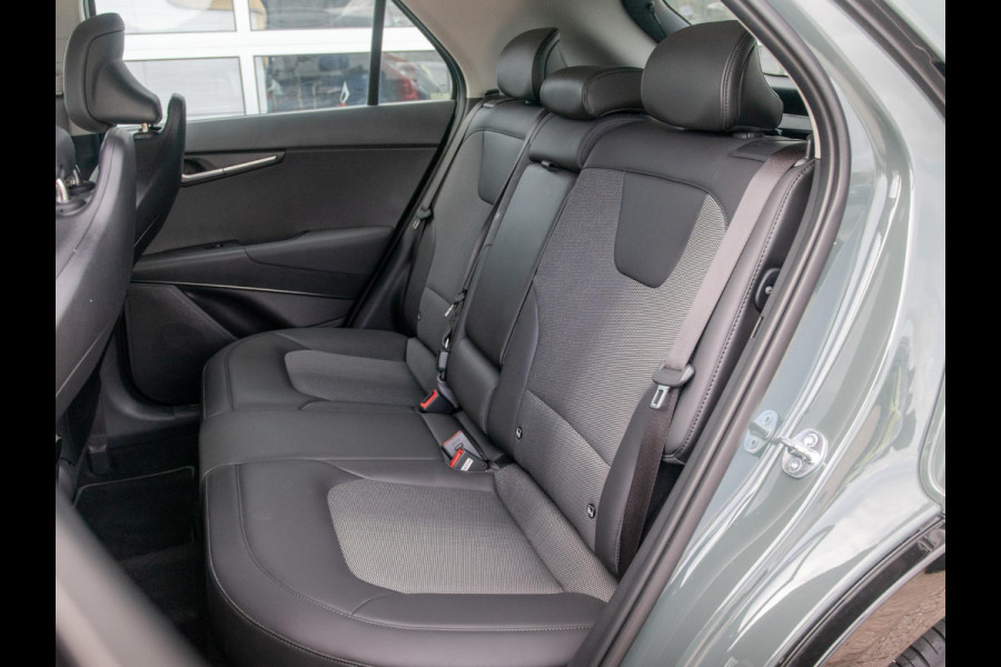 Kia Niro 1.6 GDi PHEV DynamicLine | Cruise & Climate control | Camera achter | Sensoren voor & achter