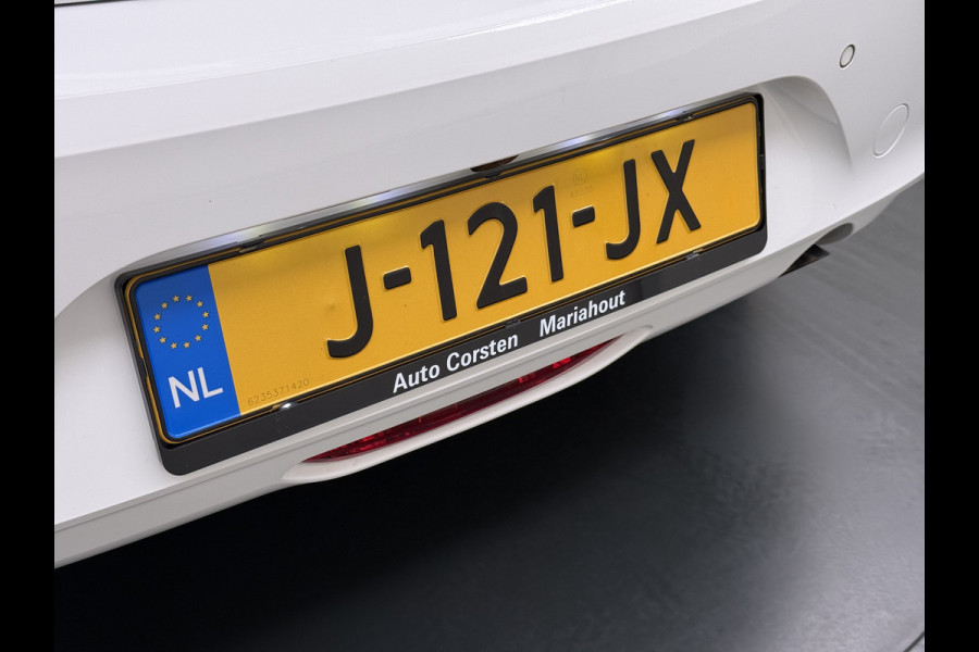 Opel Corsa 5Drs 101PK Camera Stoel+Stuurverwarming Navi Apple Carplay Android Auto Elegance Regen-Lichtsensor Keyless entry/start Privacy Glas Lmv Led Bluetooth Lane Assist Isofix 1e Eigenaar Dealeronderhouden Origineel Nederlandse Auto