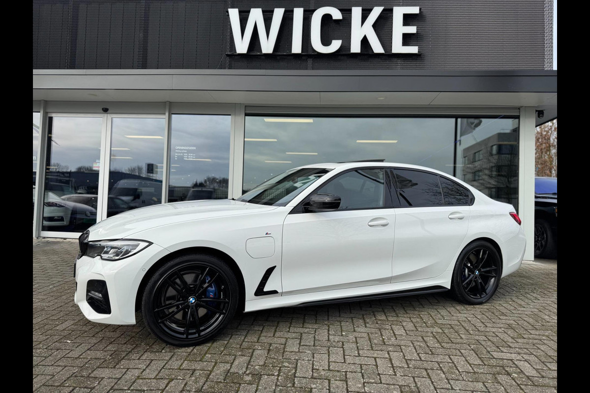 BMW 3-serie 330e High Executive M Pakket Dakje Leder Trekhaak HeadUp