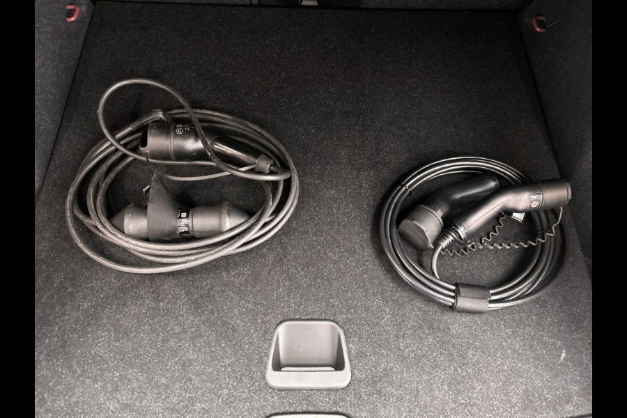 Volvo XC40 1.5 T4 Plug-in hybrid Core Recharge | Elek. Kofferklep | Apple Carplay | Climat/Control | Cruise/Control |