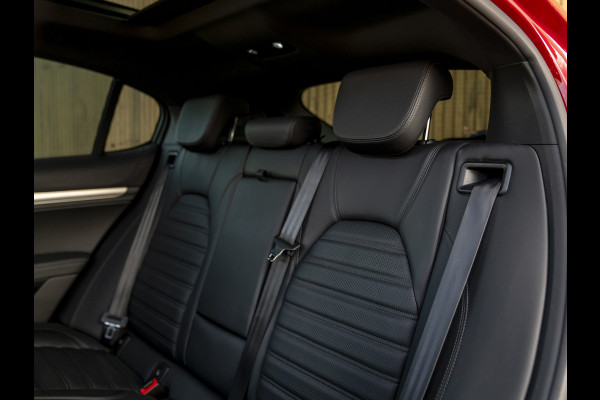 Alfa Romeo Stelvio 2.0T 280pk AWD Veloce | Pano-dak | CarPlay | Adapt. cruise | Lederen dash.