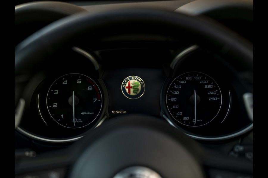 Alfa Romeo Stelvio 2.0T 280pk AWD Veloce | Pano-dak | CarPlay | Adapt. cruise | Lederen dash.