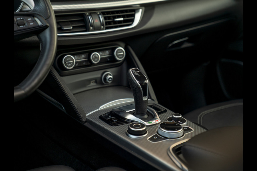 Alfa Romeo Stelvio 2.0T 280pk AWD Veloce | Pano-dak | CarPlay | Adapt. cruise | Lederen dash.