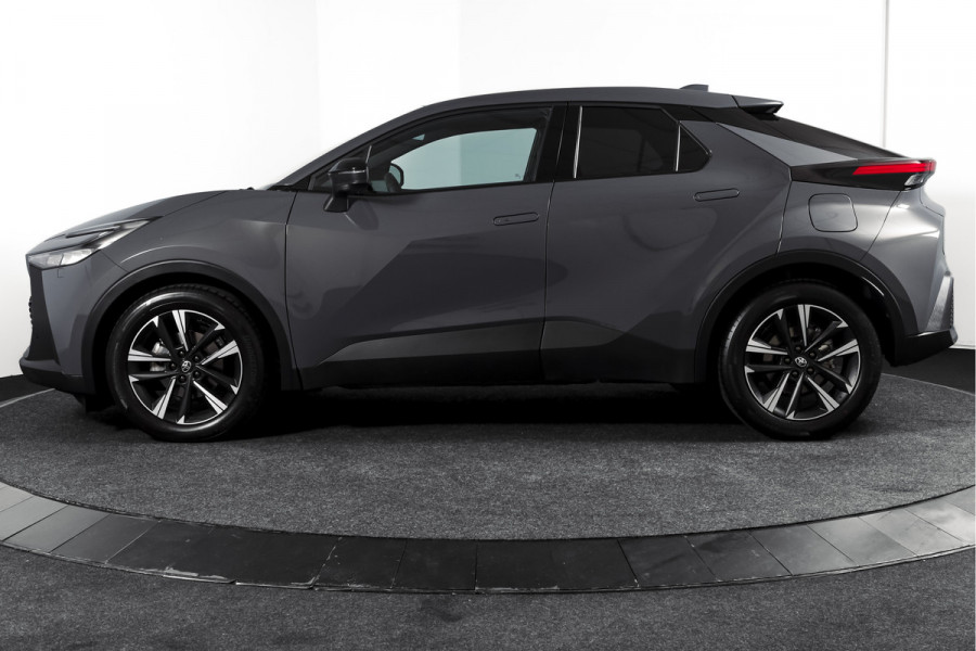Toyota C-HR 1.8 Hybrid 140 Dynamic | Dig. Cockpit | Adapt. Cruise | Winterpakket | PDC | Camera | NAV + App. Connect | ECC | DAB | LM 18" | 2473