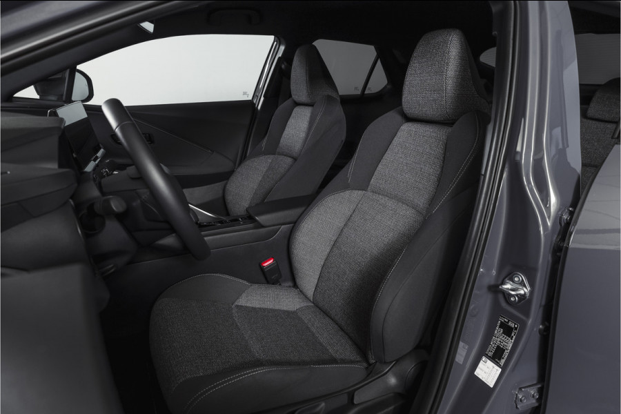 Toyota C-HR 1.8 Hybrid 140 Dynamic | Dig. Cockpit | Adapt. Cruise | Winterpakket | PDC | Camera | NAV + App. Connect | ECC | DAB | LM 18" | 2473