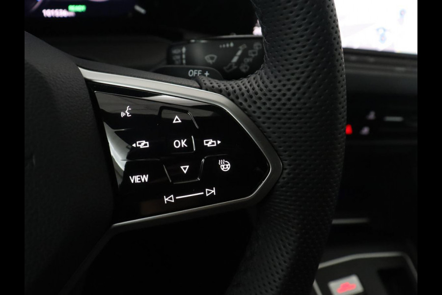 Volkswagen Golf 1.4 eHybrid GTE | SOH 90,0% | Panoramadak | Leder | Adaptive cruise | Memory | Trekhaak | Stuur/stoel verwarming | Stoelventilatie | Camera | Park assist | Carplay | Climate control
