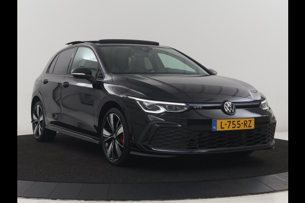 Volkswagen Golf 1.4 eHybrid GTE | SOH 90,0% | Panoramadak | Leder | Adaptive cruise | Memory | Trekhaak | Stuur/stoel verwarming | Stoelventilatie | Camera | Park assist | Carplay | Climate control