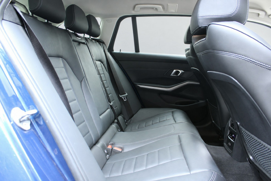 BMW 3 Serie Touring 320e HYBRID AUT. BUSINESS SPORT LEDER/CAMERA/CARPLAY
