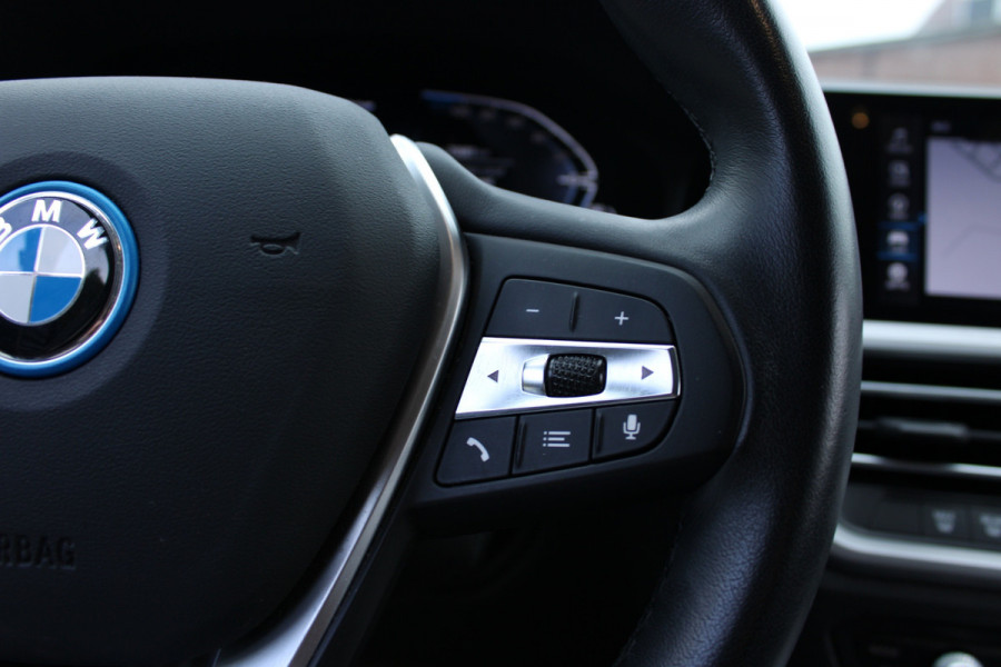 BMW 3 Serie Touring 320e HYBRID AUT. BUSINESS SPORT LEDER/CAMERA/CARPLAY