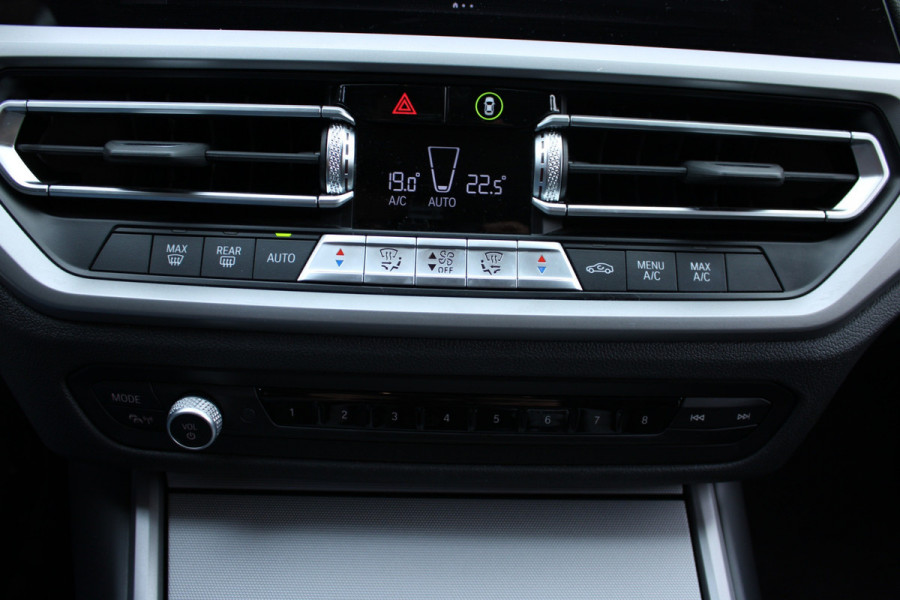 BMW 3 Serie Touring 320e HYBRID AUT. BUSINESS SPORT LEDER/CAMERA/CARPLAY