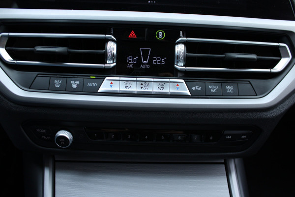 BMW 3 Serie Touring 320e HYBRID AUT. BUSINESS SPORT LEDER/CAMERA/CARPLAY