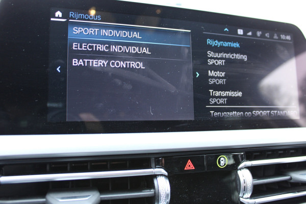 BMW 3 Serie Touring 320e HYBRID AUT. BUSINESS SPORT LEDER/CAMERA/CARPLAY
