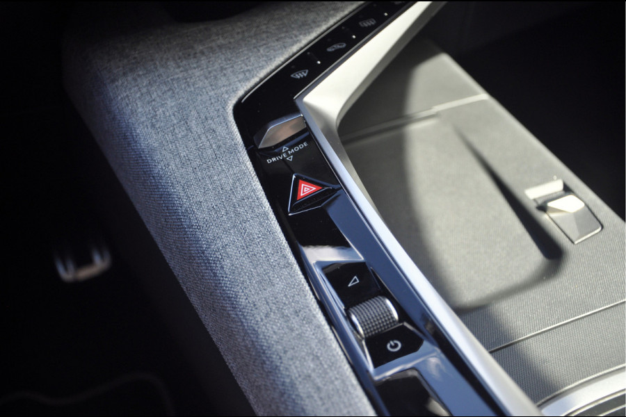 Peugeot 3008 1.2 Hybrid 145 GT e-DSC6 | Camera | Navigatie