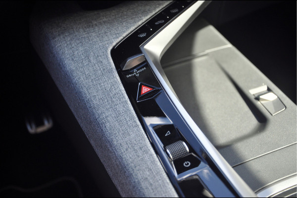 Peugeot 3008 1.2 Hybrid 145 GT e-DSC6 | Camera | Navigatie
