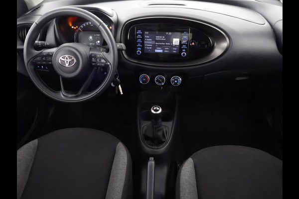 Toyota Aygo X 1.0 VVT-i MT Play | SLECHTS 5.300 KM! | Apple Carplay & AndroidAUTO | Camera | 1e eigenaar |