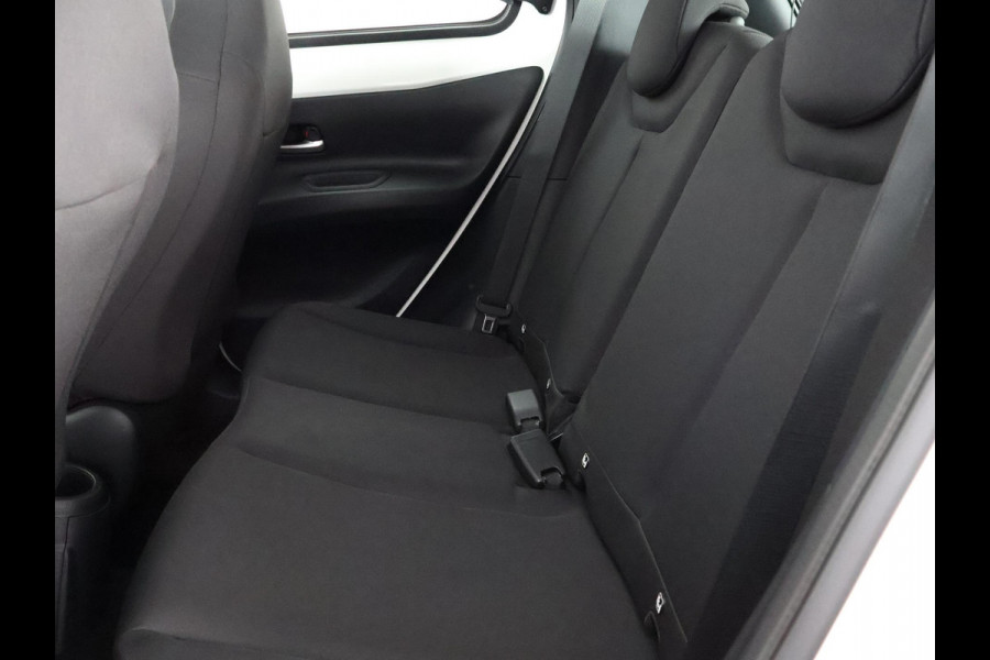 Toyota Aygo X 1.0 VVT-i MT Play | SLECHTS 5.300 KM! | Apple Carplay & AndroidAUTO | Camera | 1e eigenaar |