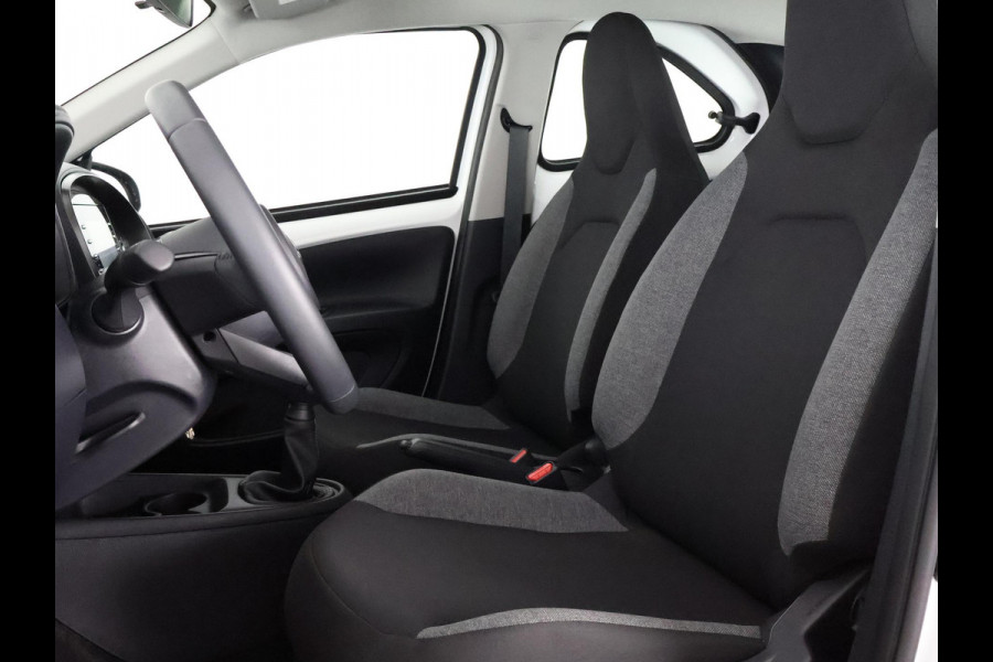 Toyota Aygo X 1.0 VVT-i MT Play | SLECHTS 5.300 KM! | Apple Carplay & AndroidAUTO | Camera | 1e eigenaar |