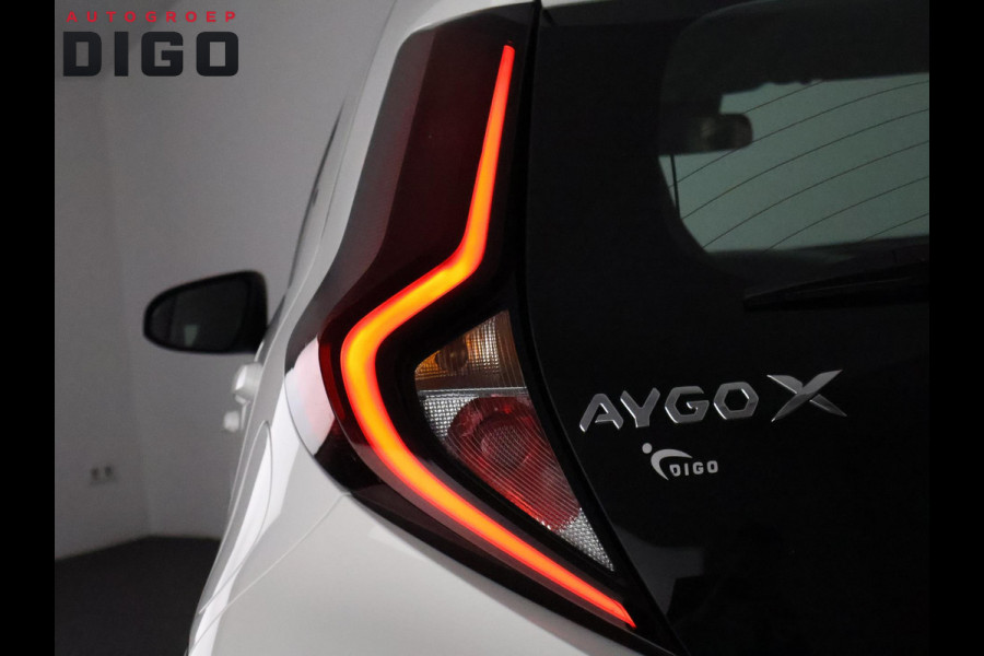Toyota Aygo X 1.0 VVT-i MT Play | SLECHTS 5.300 KM! | Apple Carplay & AndroidAUTO | Camera | 1e eigenaar |