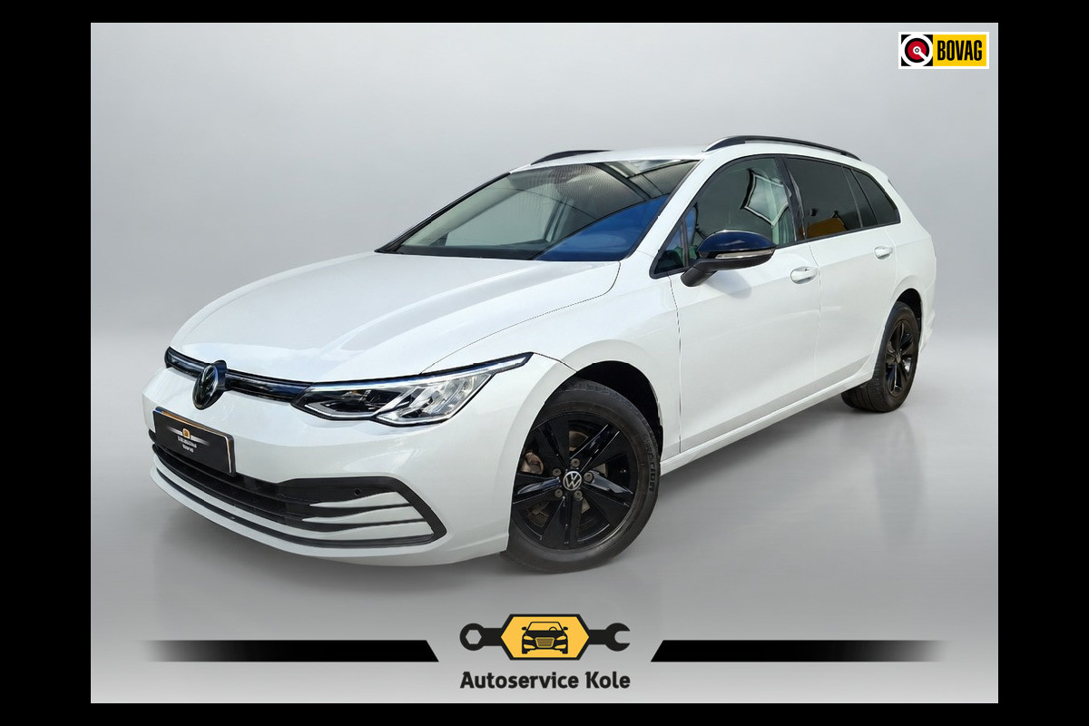 Volkswagen Golf 1.0 Life AUTOMAAT * Parkeerhulp * Climate control * Carplay