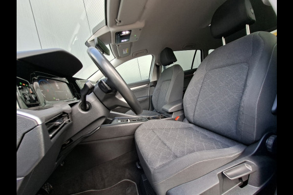 Volkswagen Golf 1.0 Life AUTOMAAT * Parkeerhulp * Climate control * Carplay