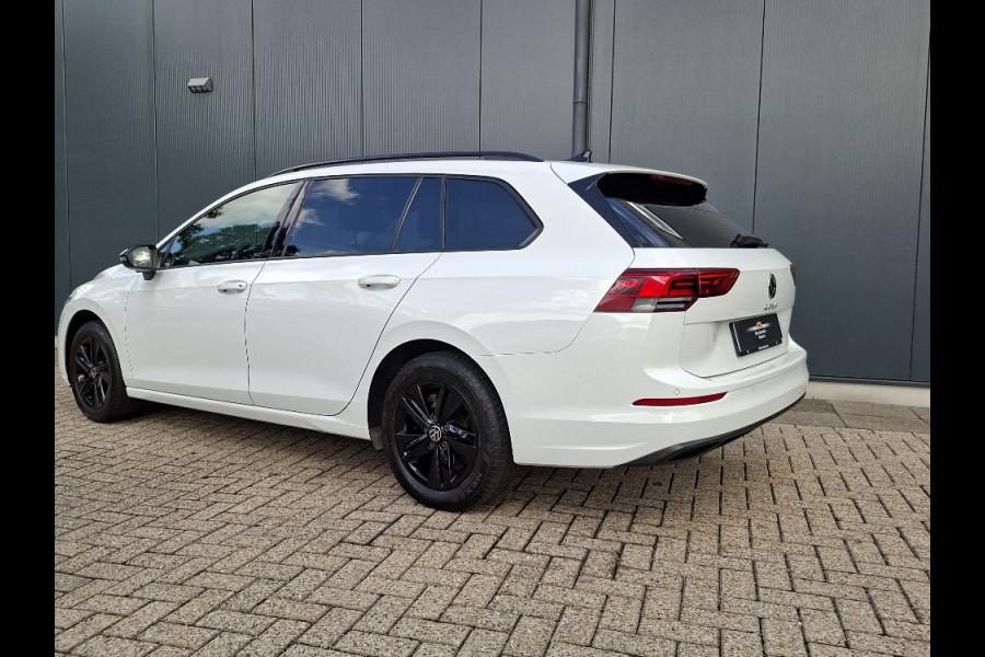 Volkswagen Golf 1.0 Life AUTOMAAT * Parkeerhulp * Climate control * Carplay