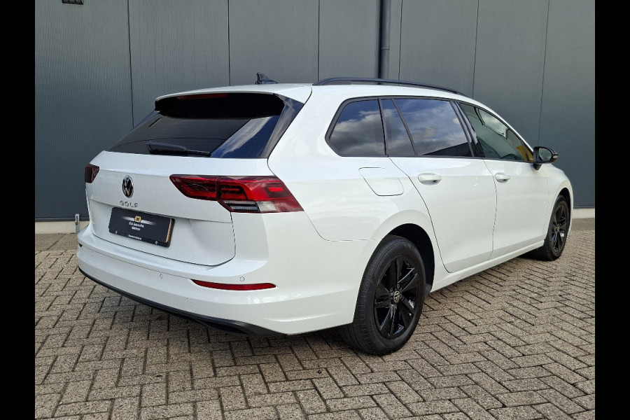 Volkswagen Golf 1.0 Life AUTOMAAT * Parkeerhulp * Climate control * Carplay