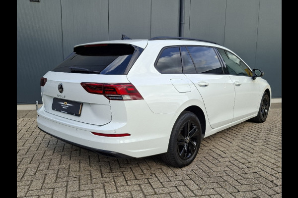 Volkswagen Golf 1.0 Life AUTOMAAT * Parkeerhulp * Climate control * Carplay