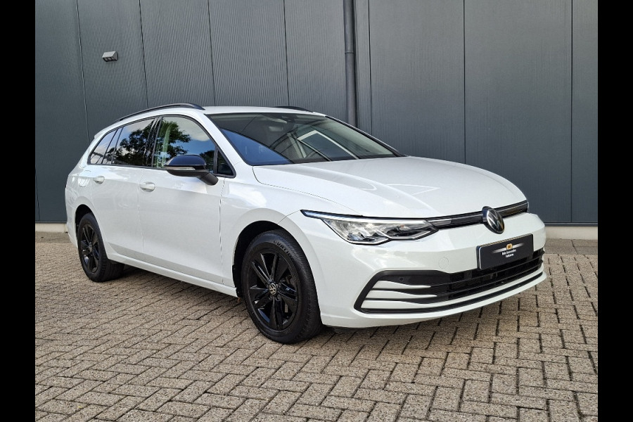 Volkswagen Golf 1.0 Life AUTOMAAT * Parkeerhulp * Climate control * Carplay