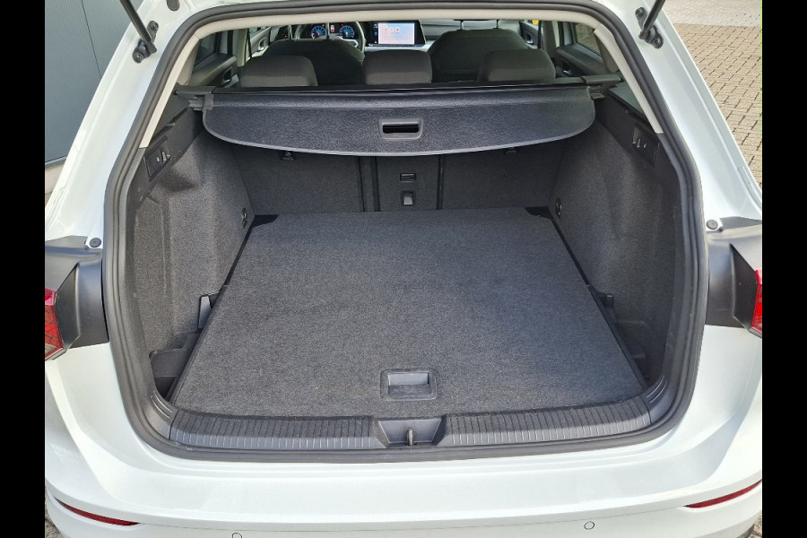 Volkswagen Golf 1.0 Life AUTOMAAT * Parkeerhulp * Climate control * Carplay