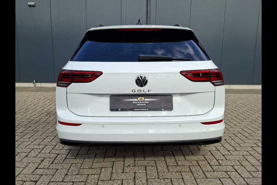 Volkswagen Golf 1.0 Life AUTOMAAT * Parkeerhulp * Climate control * Carplay
