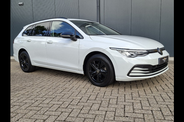 Volkswagen Golf 1.0 Life AUTOMAAT * Parkeerhulp * Climate control * Carplay