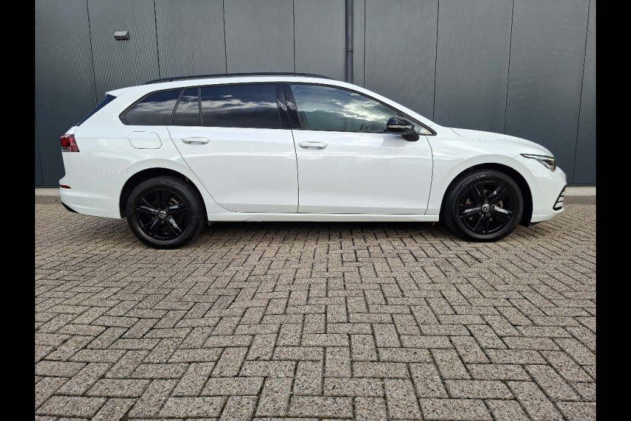 Volkswagen Golf 1.0 Life AUTOMAAT * Parkeerhulp * Climate control * Carplay