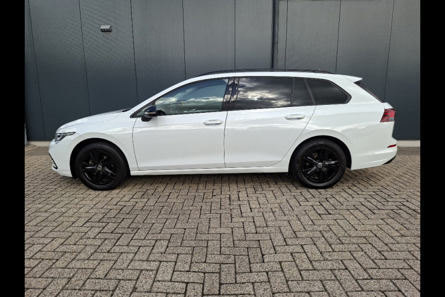 Volkswagen Golf 1.0 Life AUTOMAAT * Parkeerhulp * Climate control * Carplay
