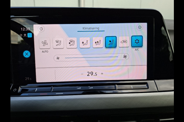 Volkswagen Golf 1.0 Life AUTOMAAT * Parkeerhulp * Climate control * Carplay