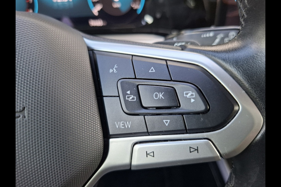 Volkswagen Golf 1.0 Life AUTOMAAT * Parkeerhulp * Climate control * Carplay
