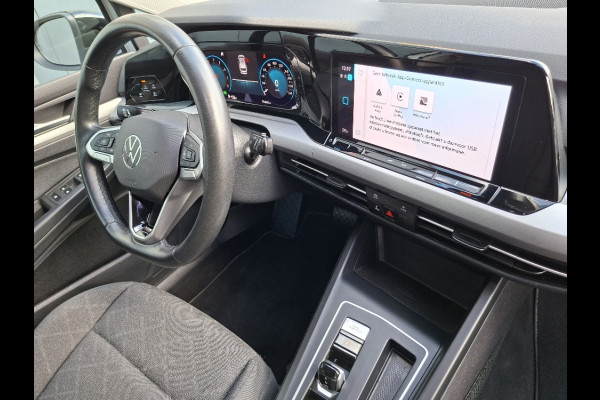 Volkswagen Golf 1.0 Life AUTOMAAT * Parkeerhulp * Climate control * Carplay